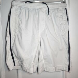 Lululemon PACE BREAKER 9" white Shorts with Black Mesh Trim